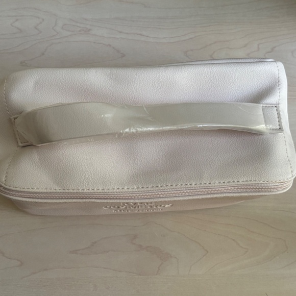 New Kylie Cosmetics Light Pink Zippered Cosmetic Case  w/ Zipper Charm & Mirror - Picture 6 of 13